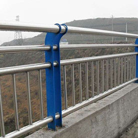 四川省桥梁钢板立柱生产